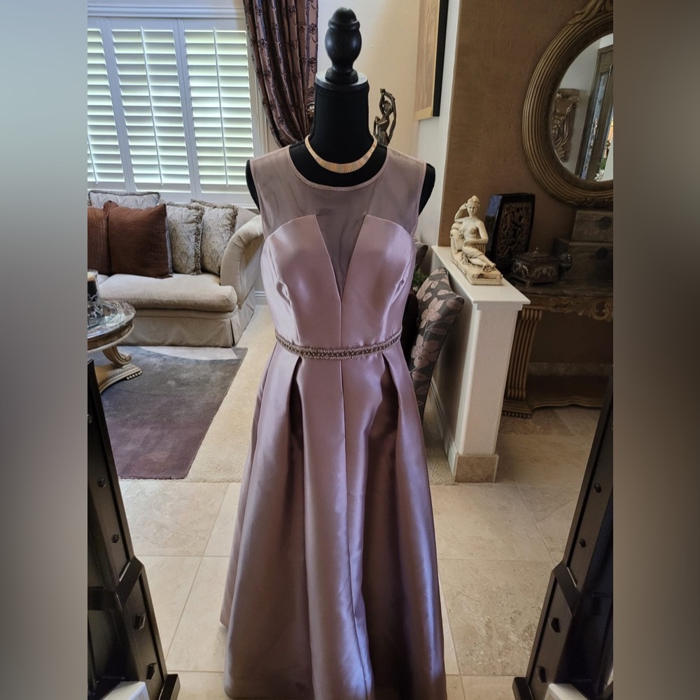 Great condition!! Gorgeous Nicole Miller Long Formal Gown Dress - Picture 2 of 9